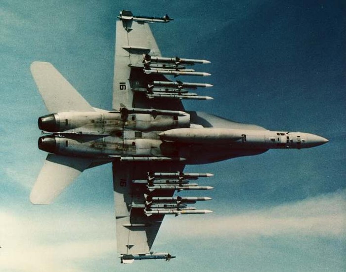 Tên lửa AIM-120D AMRAAM (ảnh wikipedia)